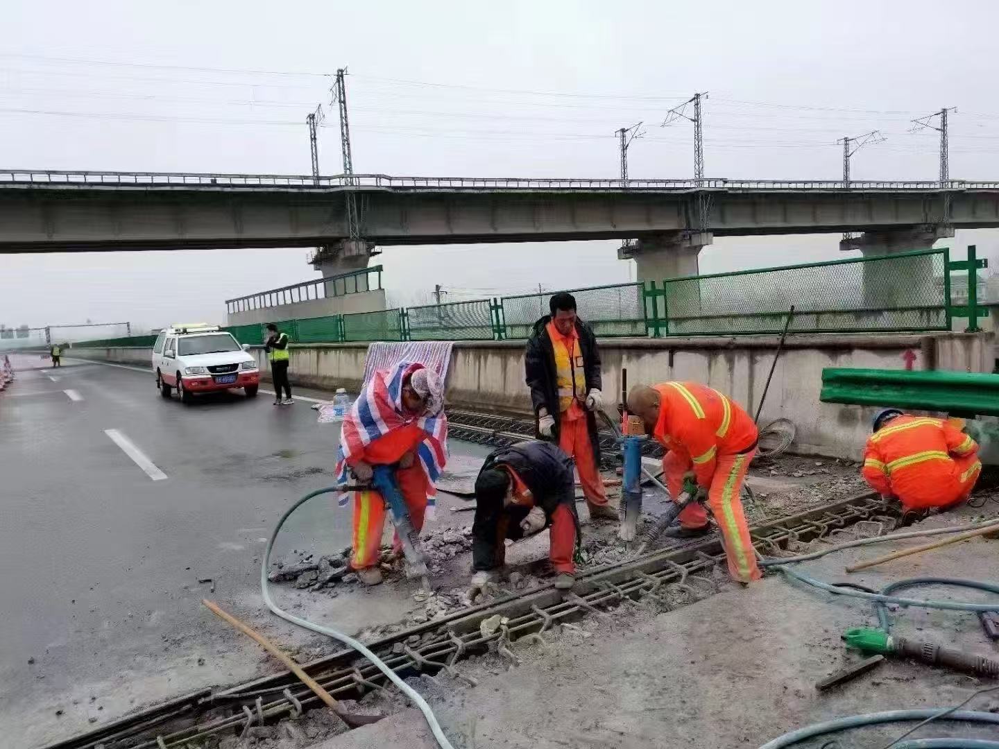 新乐桥梁伸缩缝抢修料