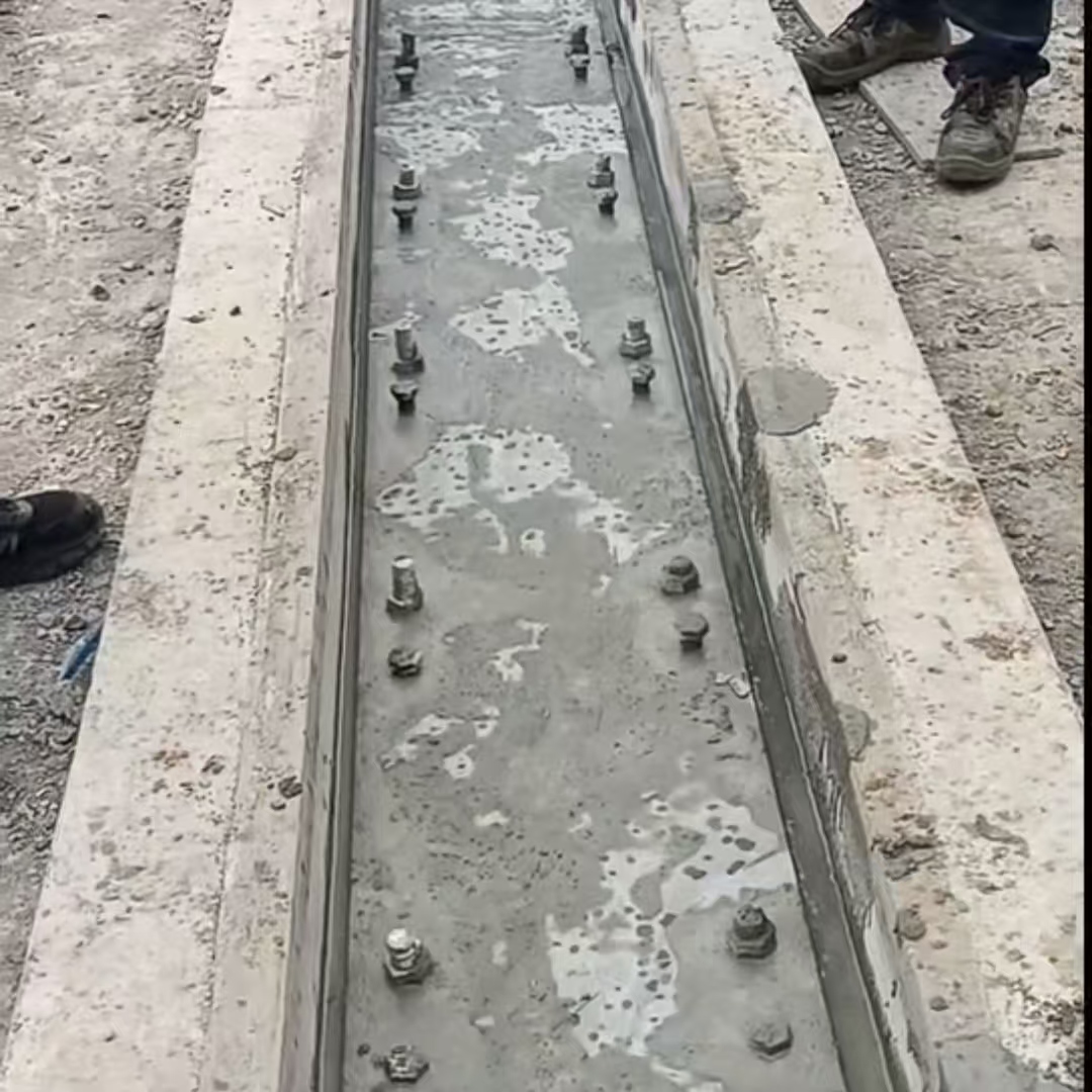 新乐港口码头起重机龙门吊重型机械设备稳固用早强快凝轨道胶泥